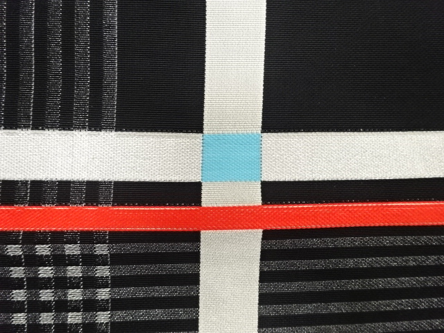  アンティーク　格子模様織り出し　八寸帯地反物